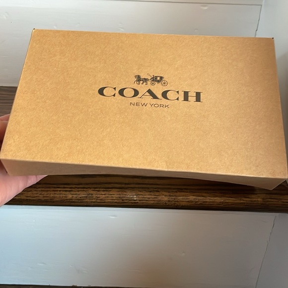 Coach signature large corner, zipper wristlet - Picture 5 of 8